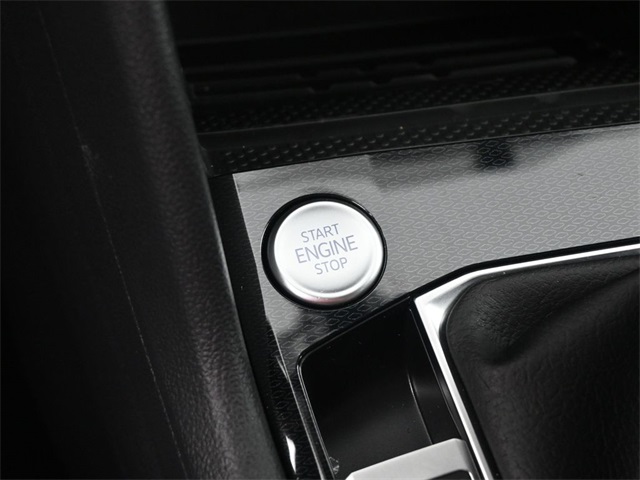 2025 Volkswagen Taos SE photo 7