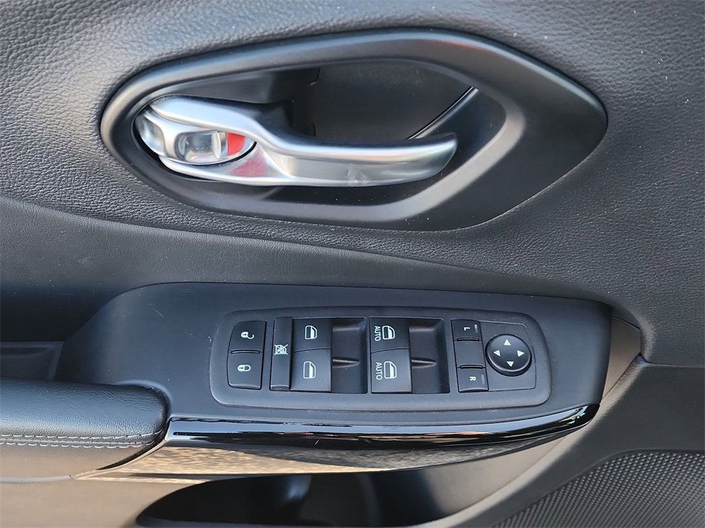 2023 Jeep Cherokee Altitude Lux photo 12