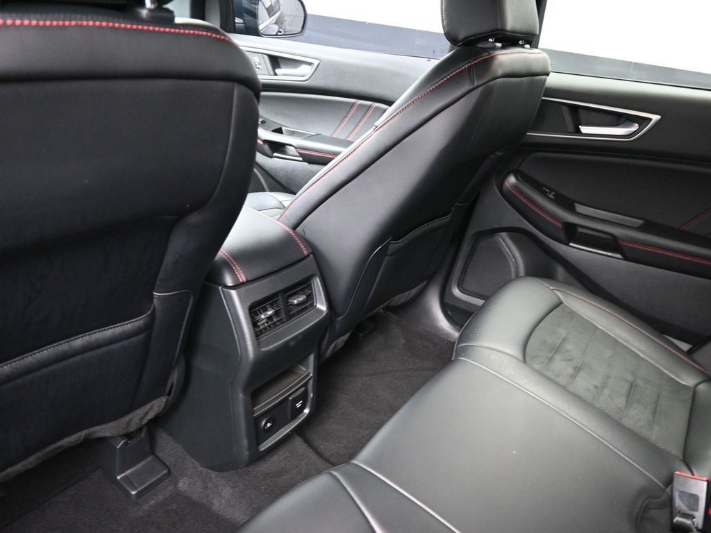 2024 Ford Edge ST-Line photo 12
