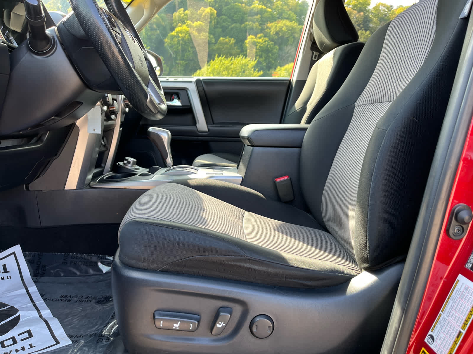 2016 Toyota 4Runner SR5 photo 18