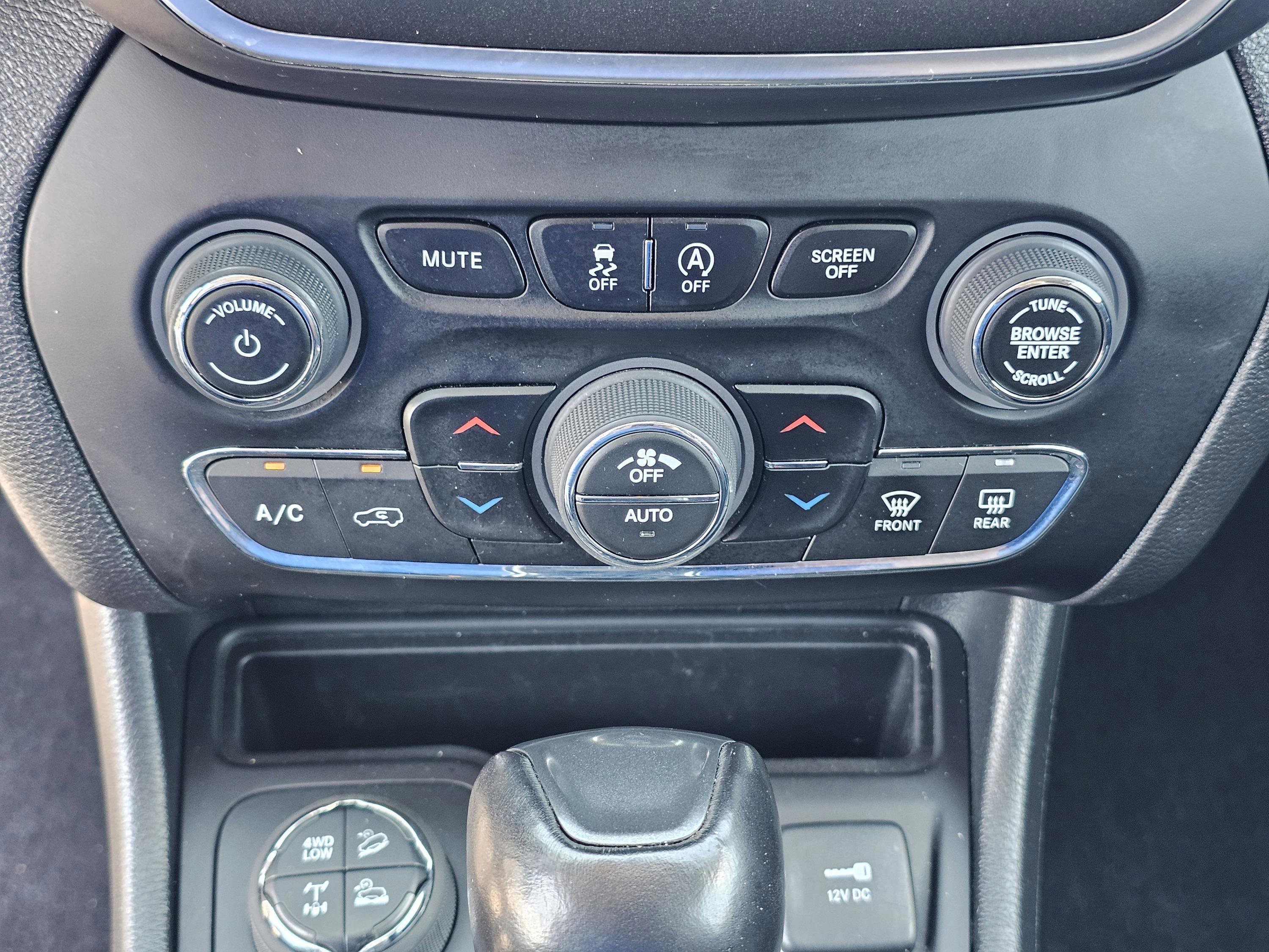 2022 Jeep Cherokee Trailhawk photo 19