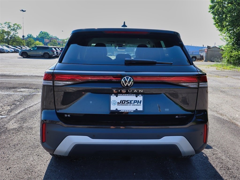 2025 Volkswagen Tiguan SE photo 3