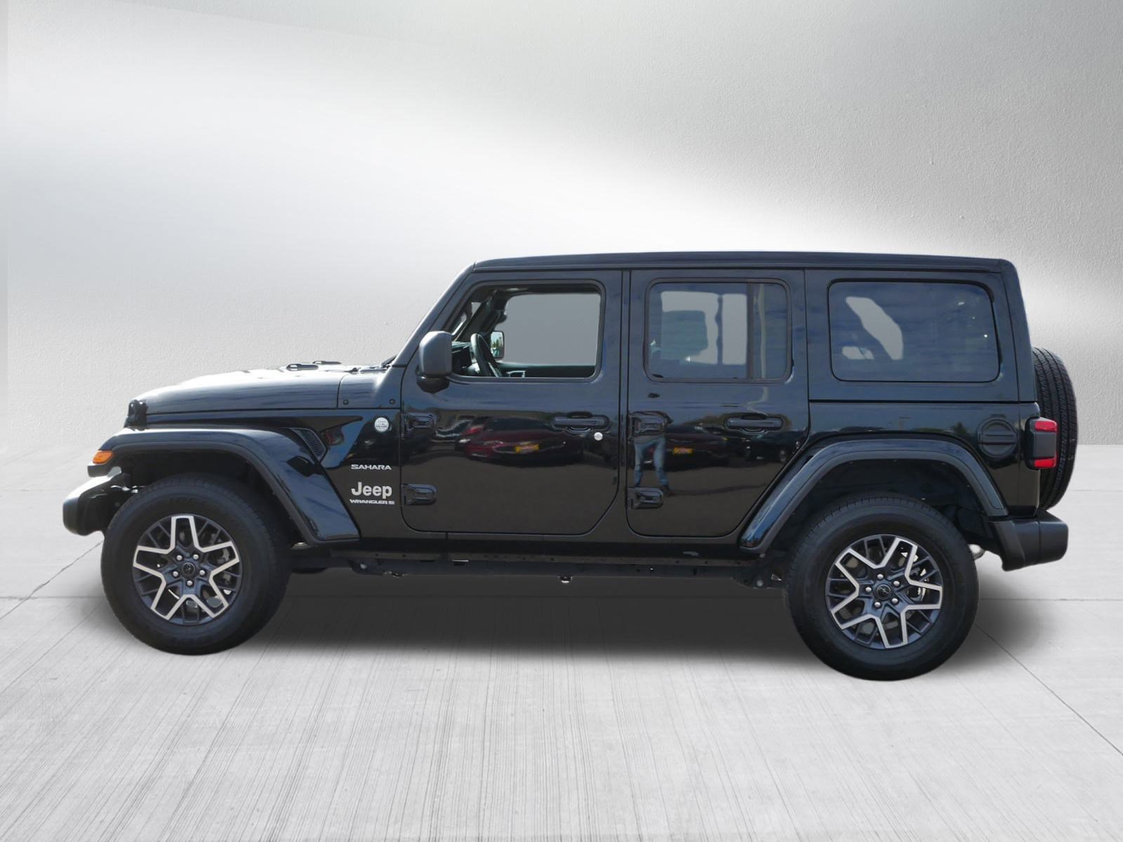 2024 Jeep Wrangler Sahara photo 4