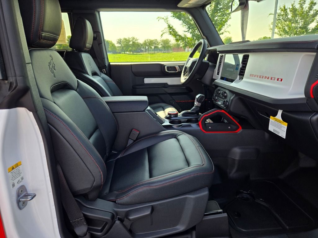 2025 Ford Bronco First Edition photo 5