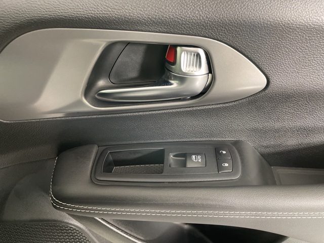 2025 Chrysler Pacifica photo 11