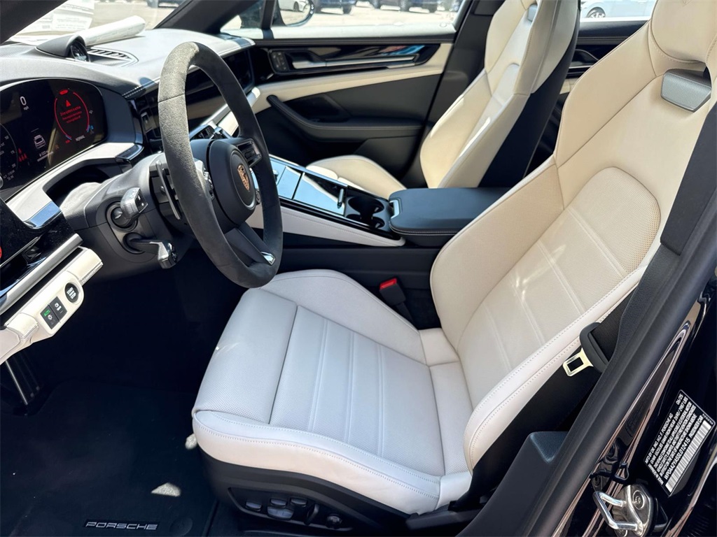 2025 Porsche Panamera 4 photo 22