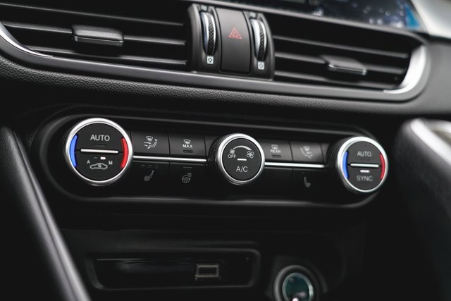 2025 Alfa Romeo Giulia Base photo 29