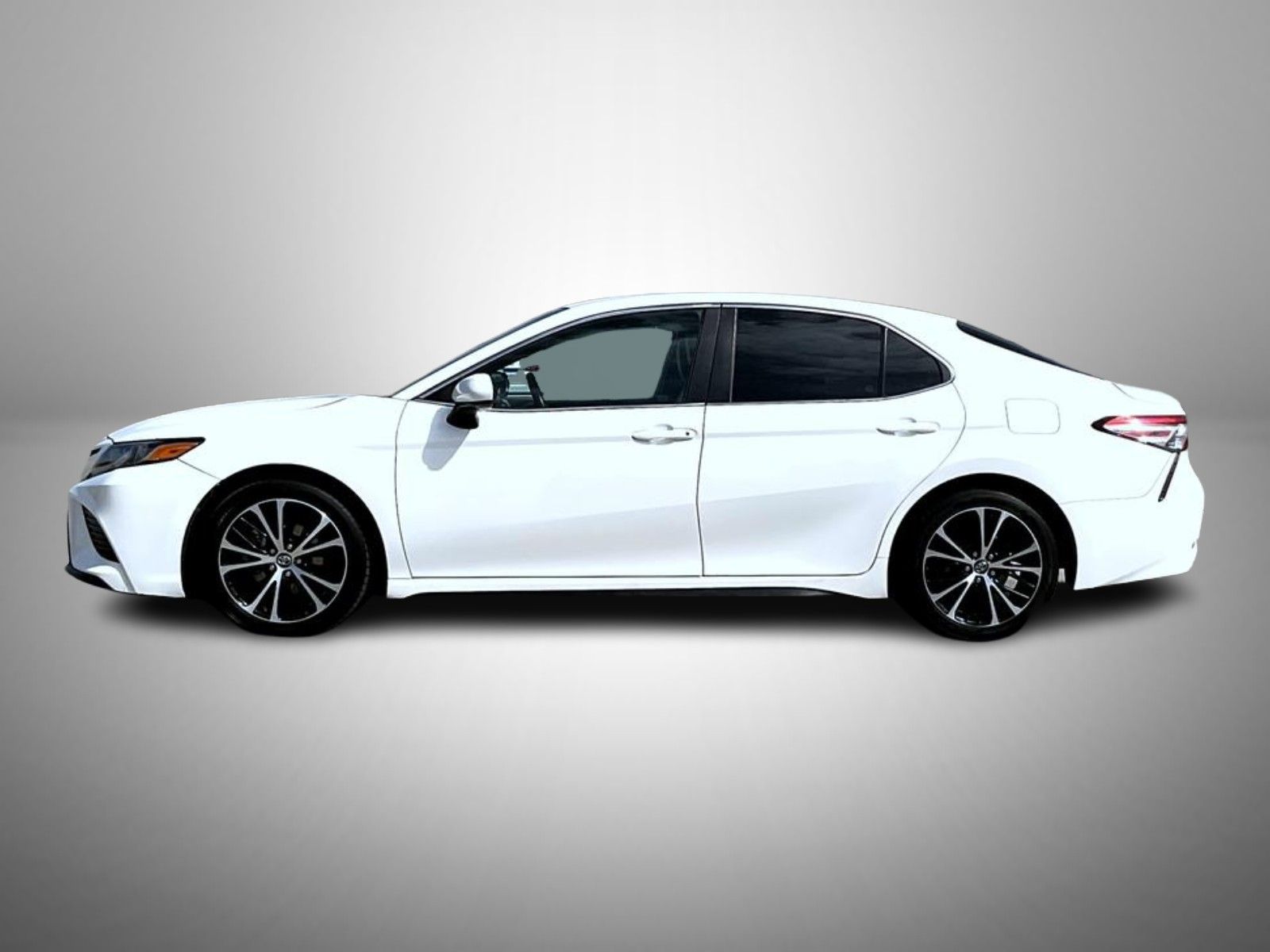2018 Toyota Camry SE photo 8