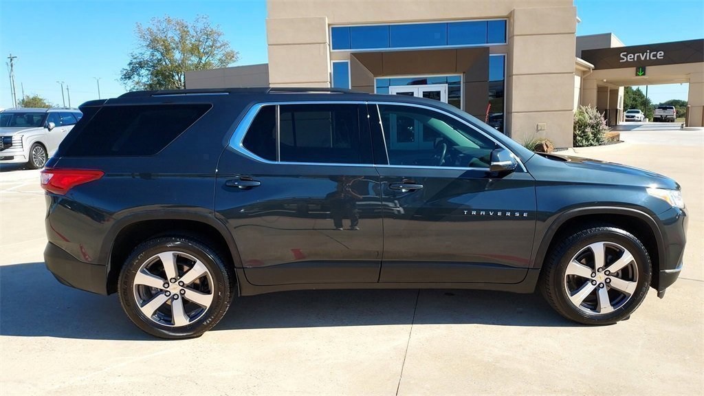 Used 2019 Chevrolet Traverse 3LT with VIN 1GNERHKW5KJ227877 for sale in Brenham, TX