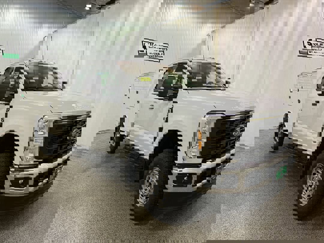 2025 Ford F-350 Super Duty XL's photo