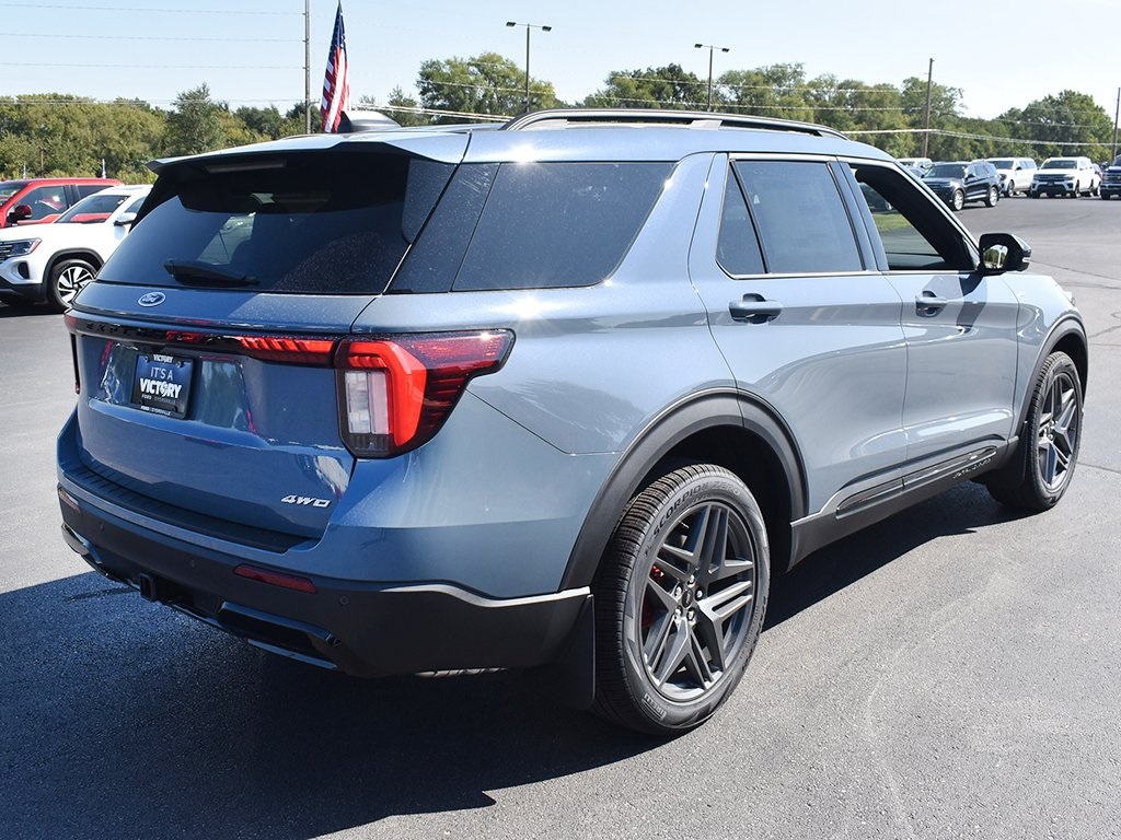 2025 Ford Explorer ST-Line photo 13