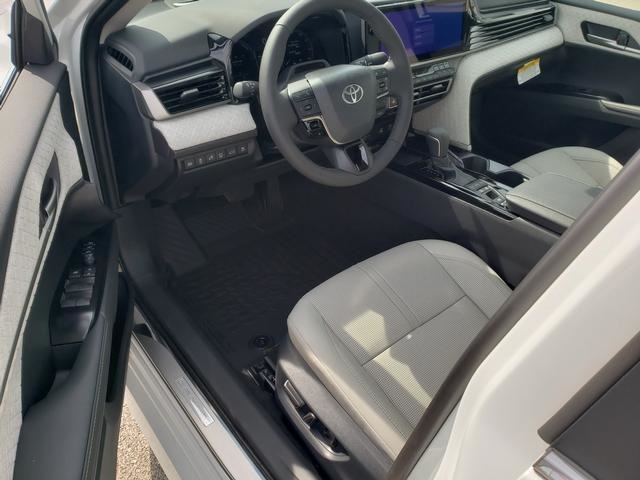 2025 Toyota Camry XLE photo 9