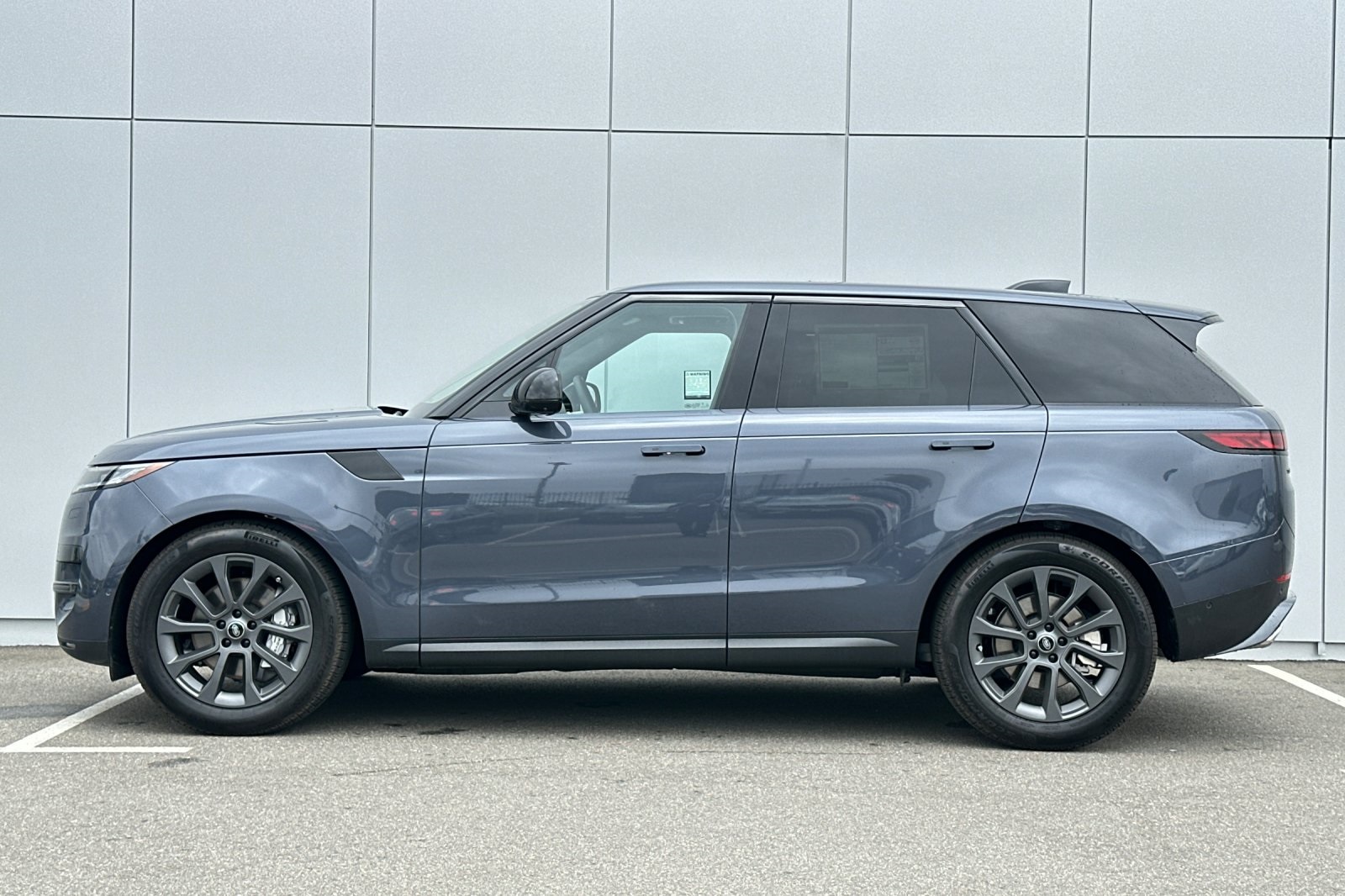 2025 Land Rover Range Rover Sport P360 S photo 3