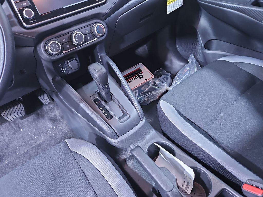 2025 Nissan Versa 1.6 S photo 21
