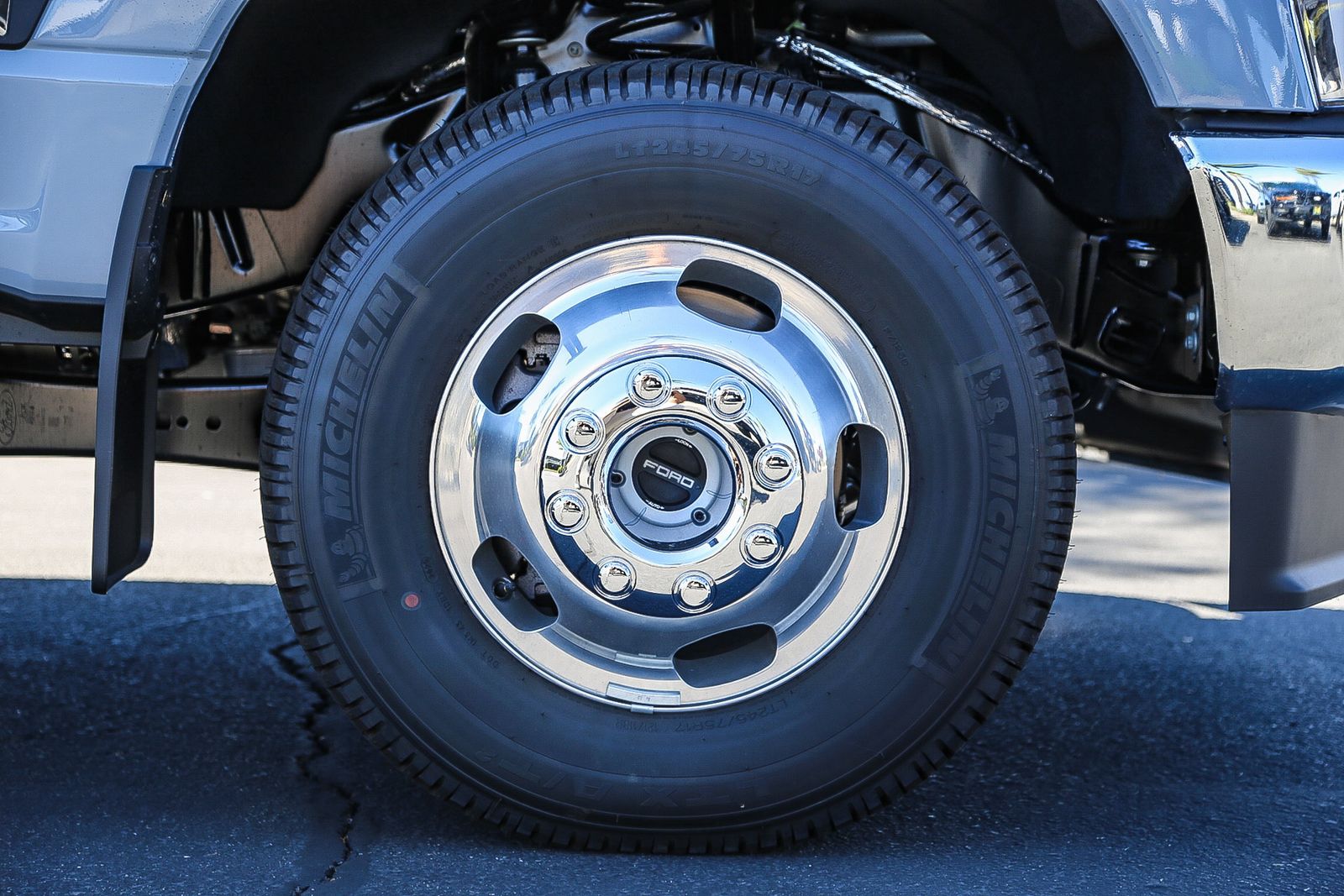 2025 Ford F-350 Lariat photo 4