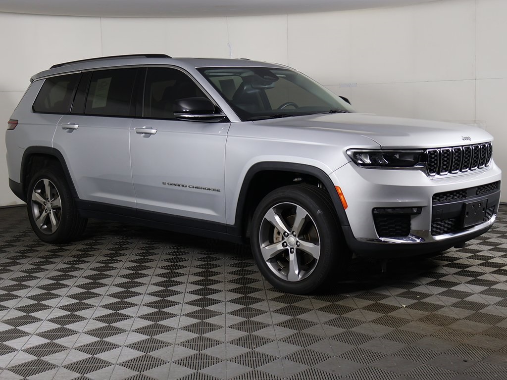 2022 Jeep Grand Cherokee Limited photo 2