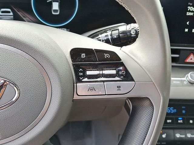 2023 Hyundai Elantra SEL photo 19