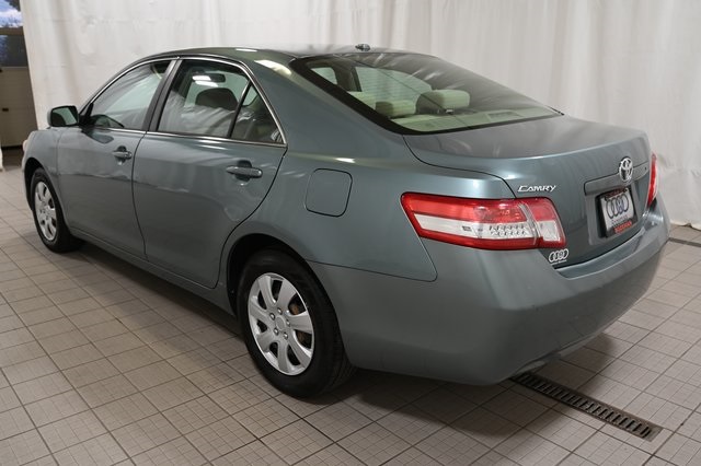2011 Toyota Camry photo 7