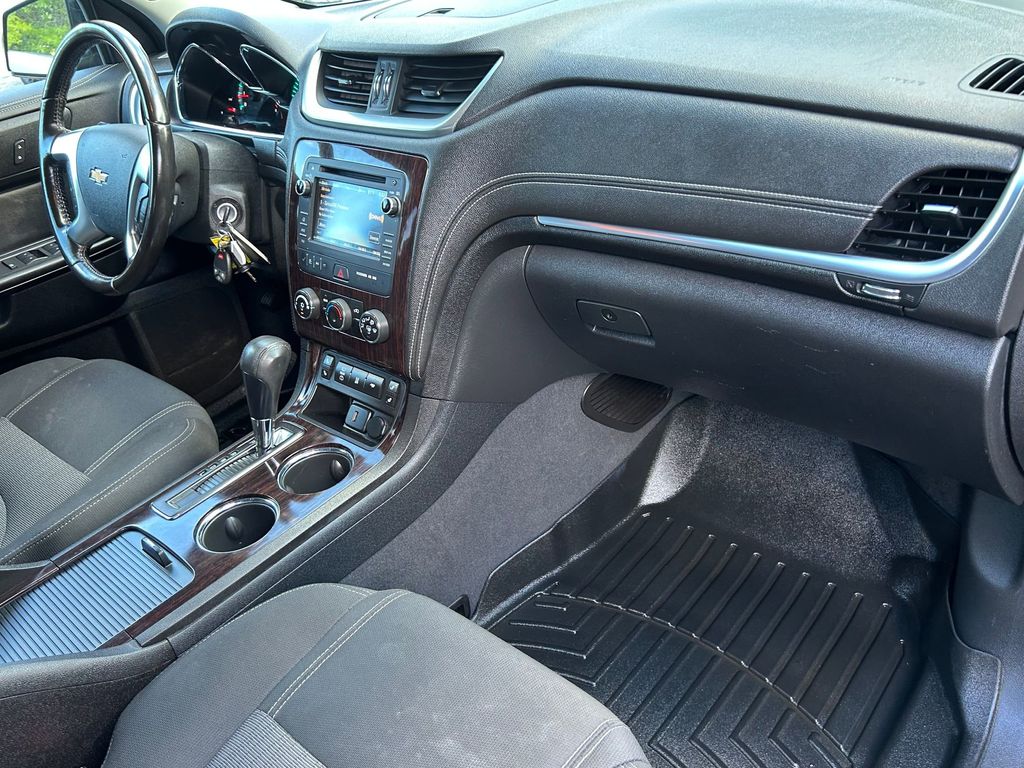 2017 Chevrolet Traverse 1LT photo 23