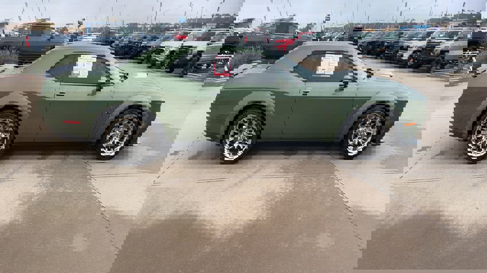 2023 Dodge Challenger R/T Scat Pack Widebody photo 2