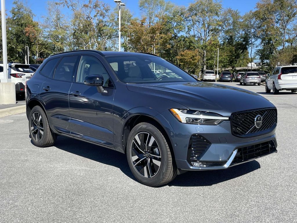 2026 Volvo XC60 Plus's photo