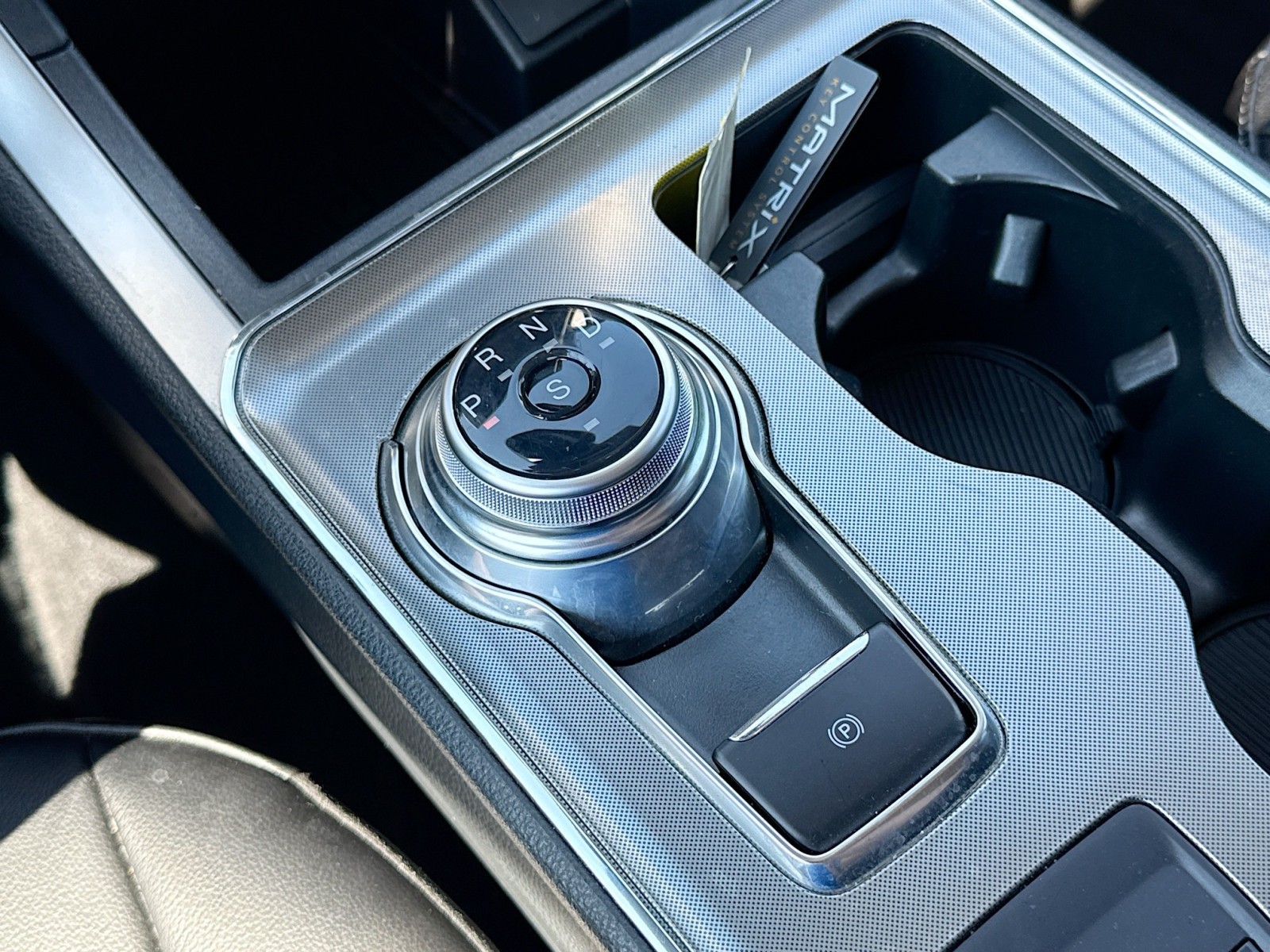 2022 Ford Edge SEL photo 16