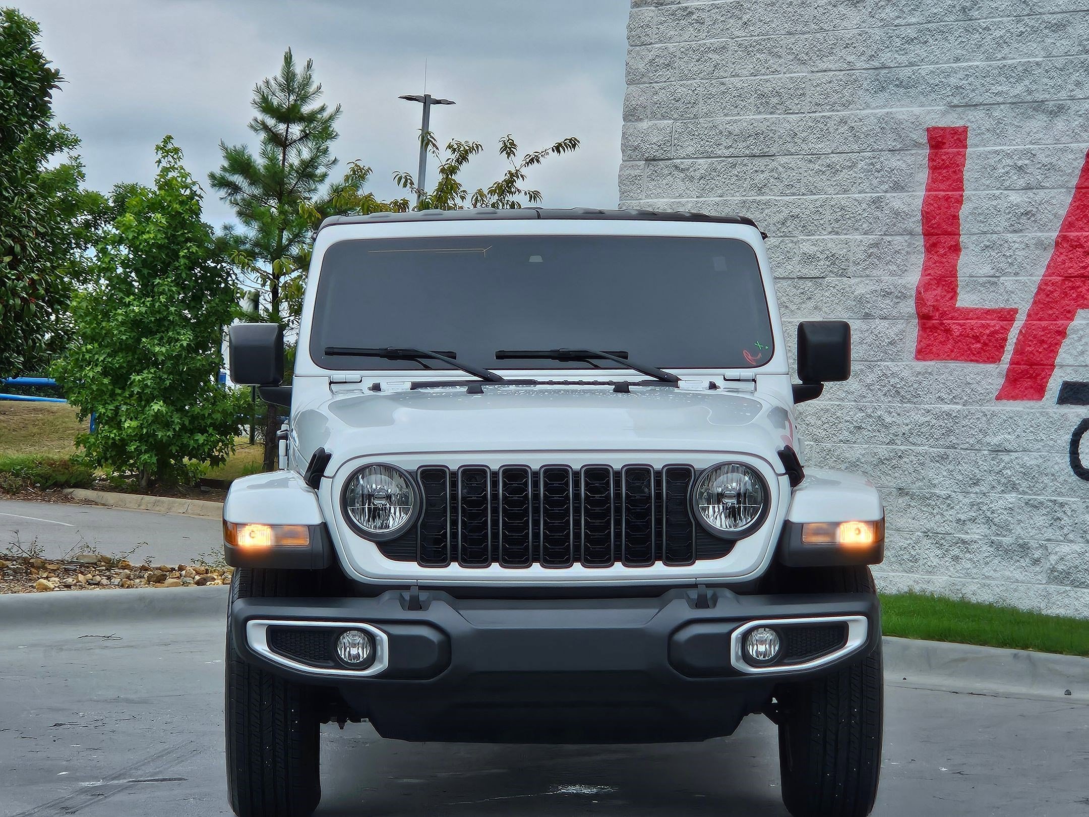 Used 2024 Jeep Gladiator Sport S with VIN 1C6HJTAG8RL113470 for sale in Little Rock
