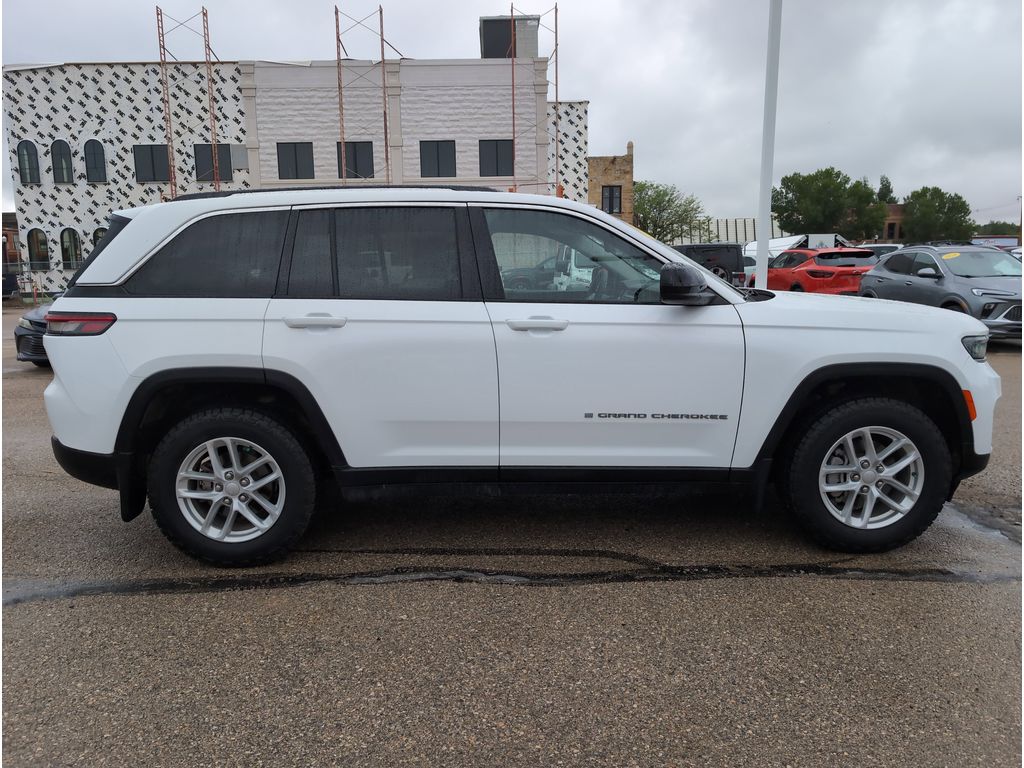 2023 Jeep Grand Cherokee Laredo photo 4