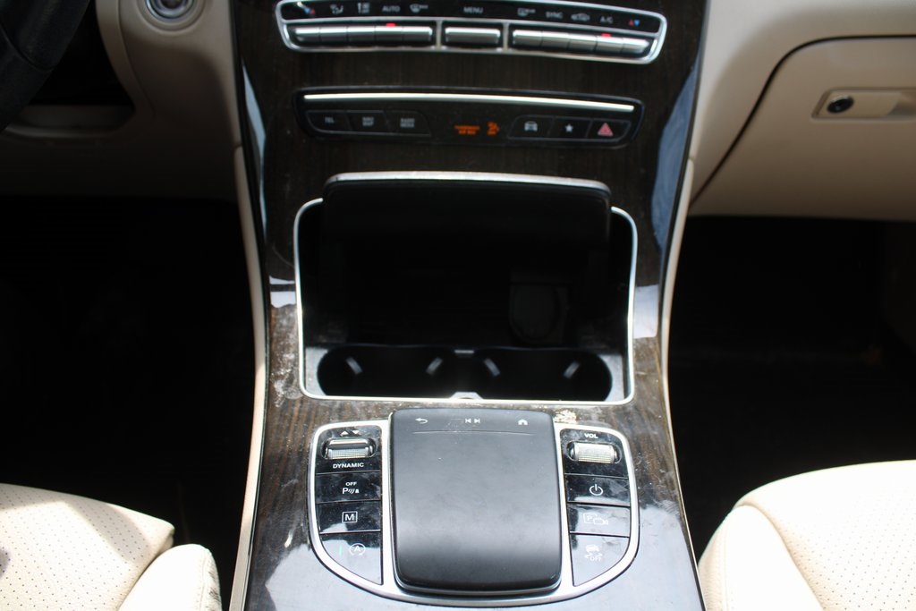 2022 Mercedes Benz GLC 300 photo 33