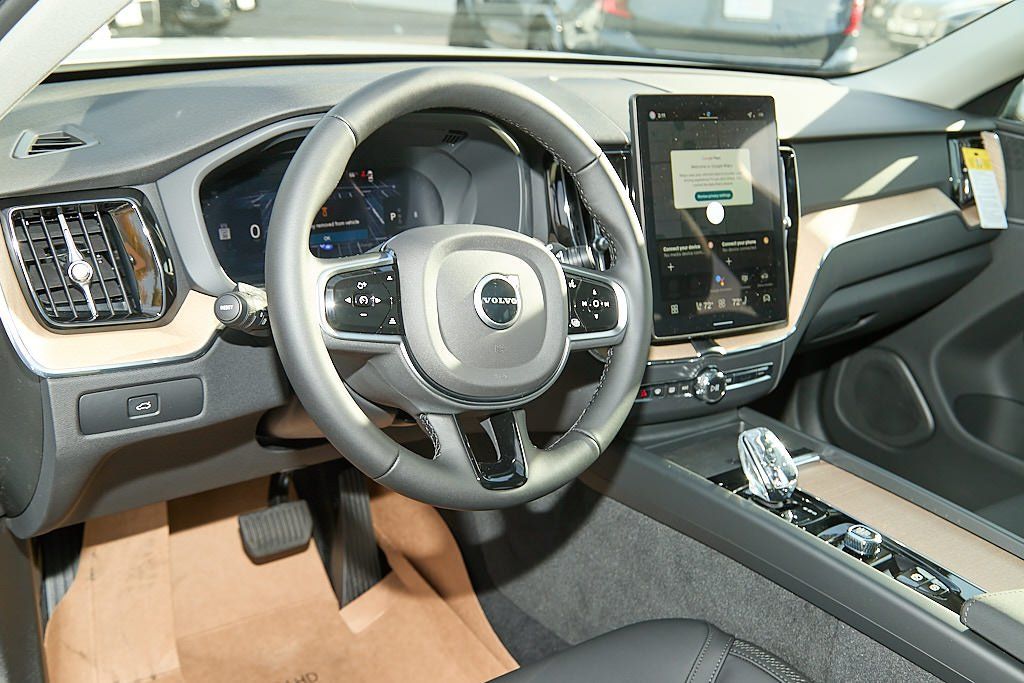 2026 VOLVO XC60 - Image 12