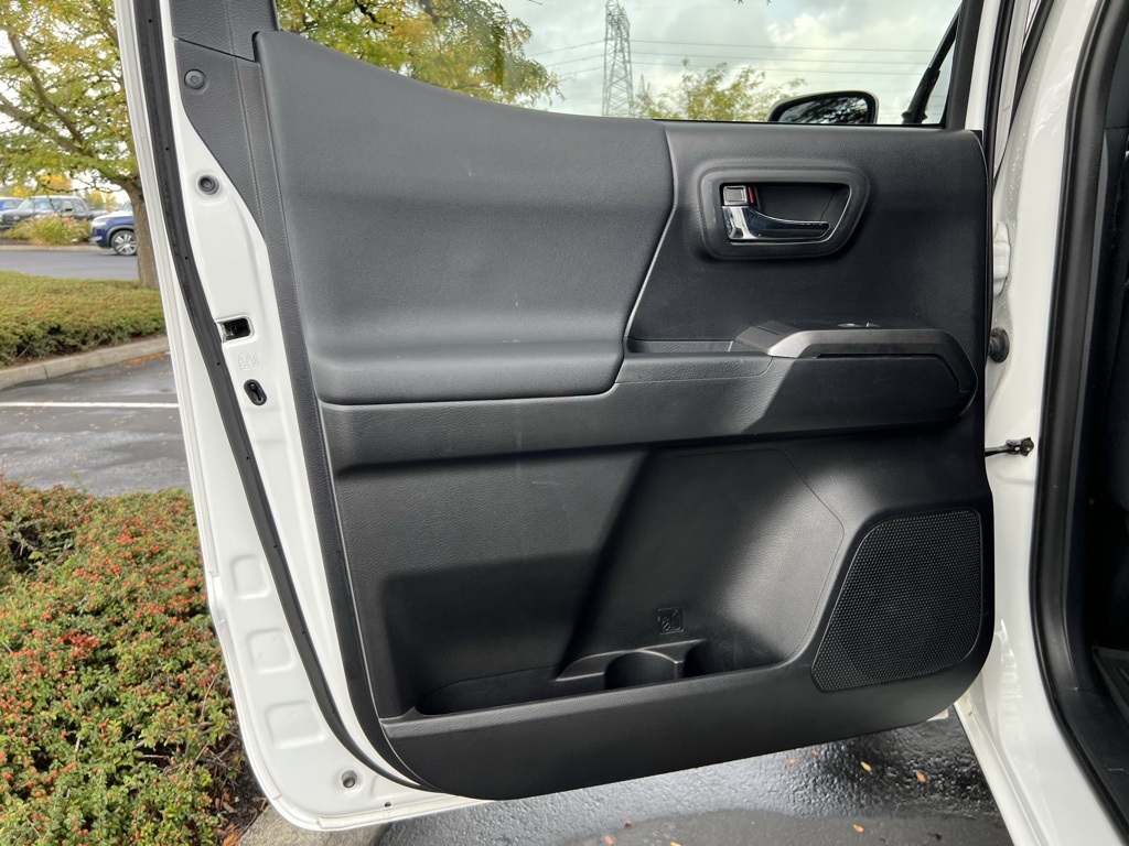 2020 Toyota Tacoma SR5 photo 23