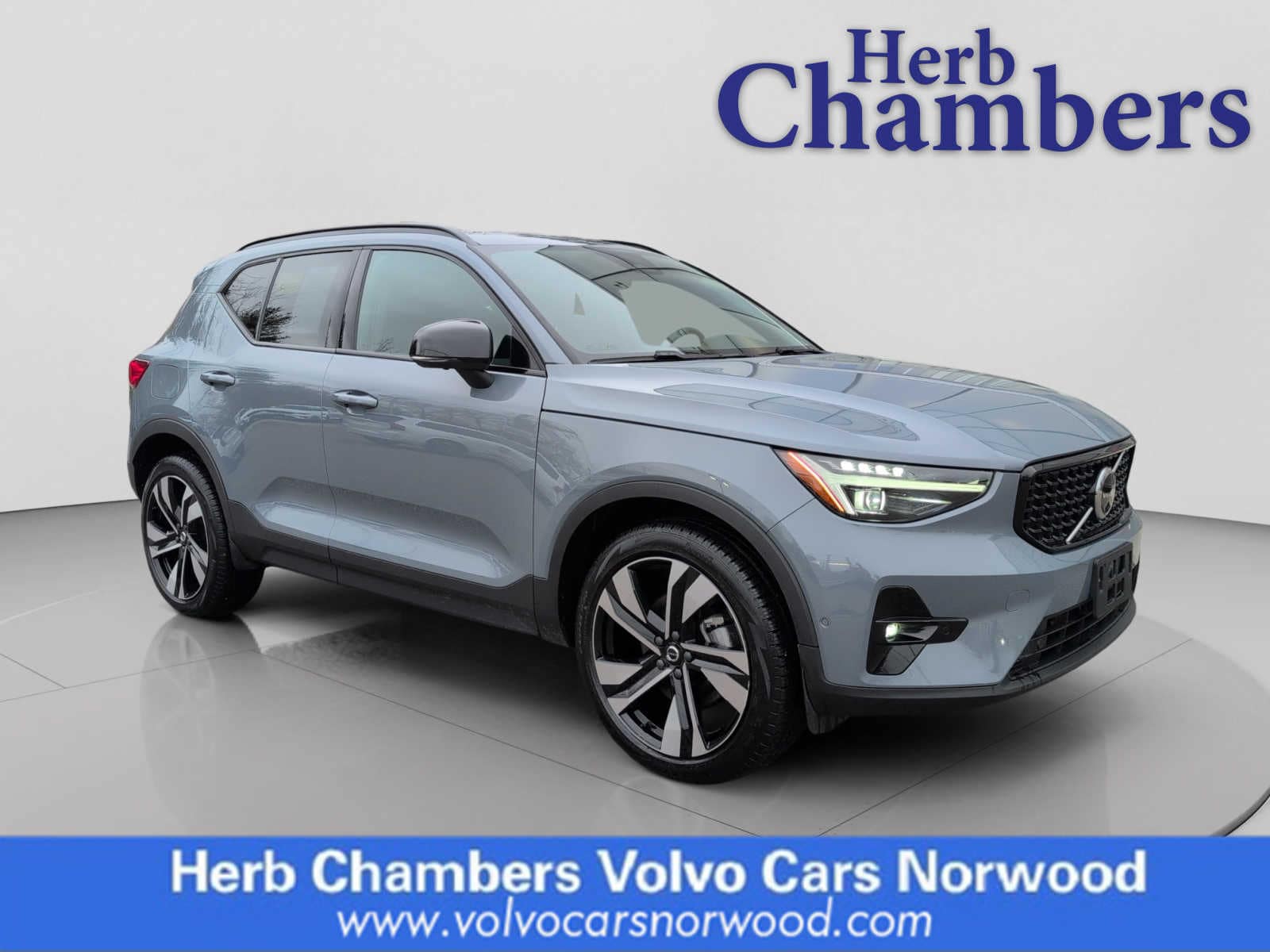 2023 Volvo XC40 Ultimate's photo