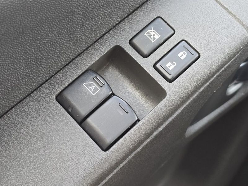 2021 Nissan Frontier SV photo 9