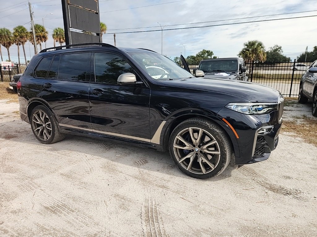 2020 BMW X7 M50i's photo