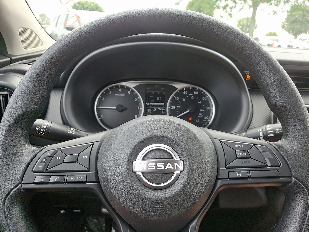 2025 Nissan Kicks Play S photo 8