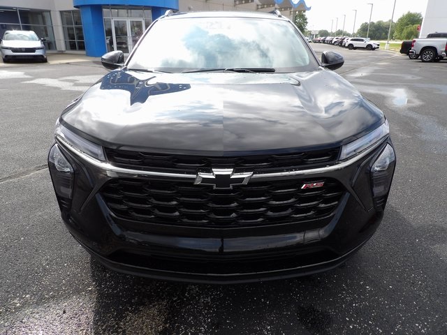 2025 Chevrolet Trax photo 2