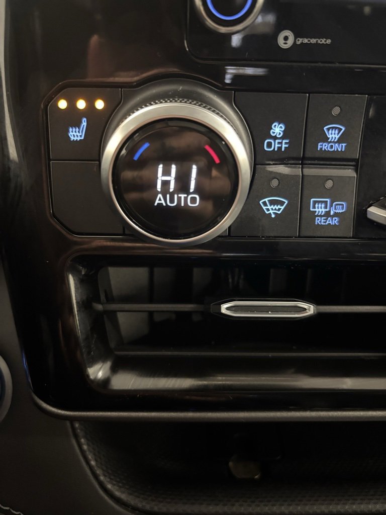 2021 Toyota Highlander Hybrid XLE photo 4