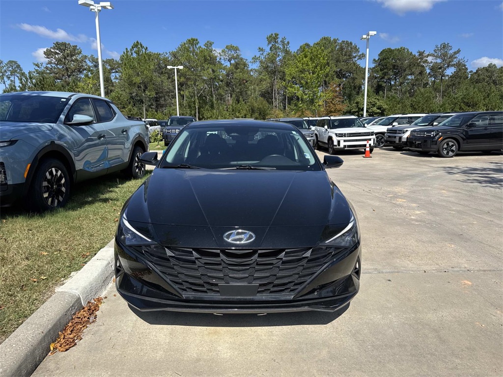 2023 Hyundai Elantra SEL Convenience photo 2