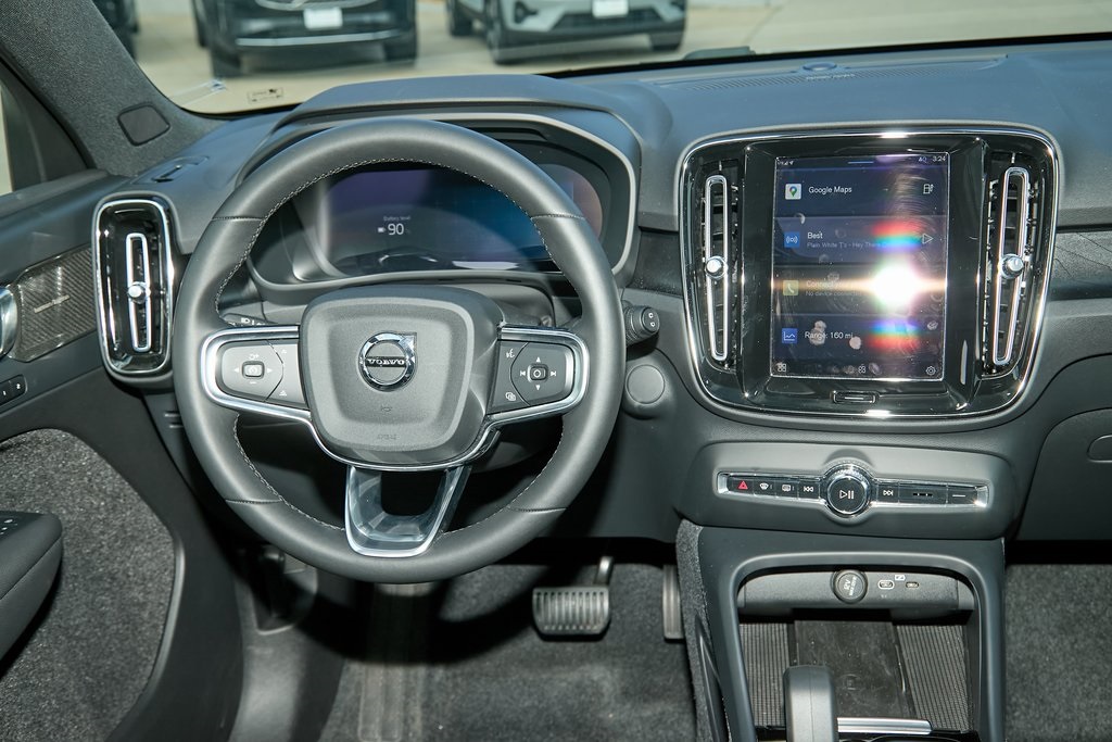2023 VOLVO XC40 - Image 19