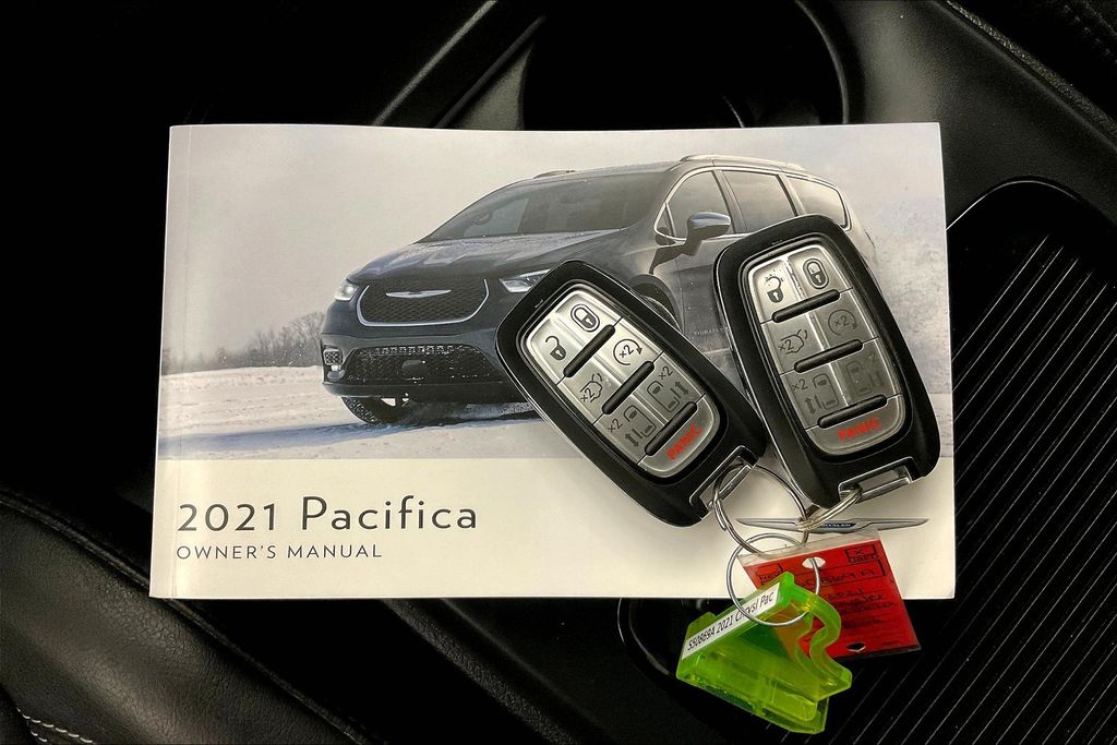 2021 Chrysler Pacifica Touring L photo 10