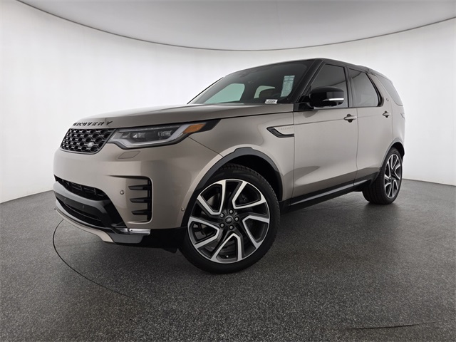 2025 Land Rover Discovery Dynamic SE's photo