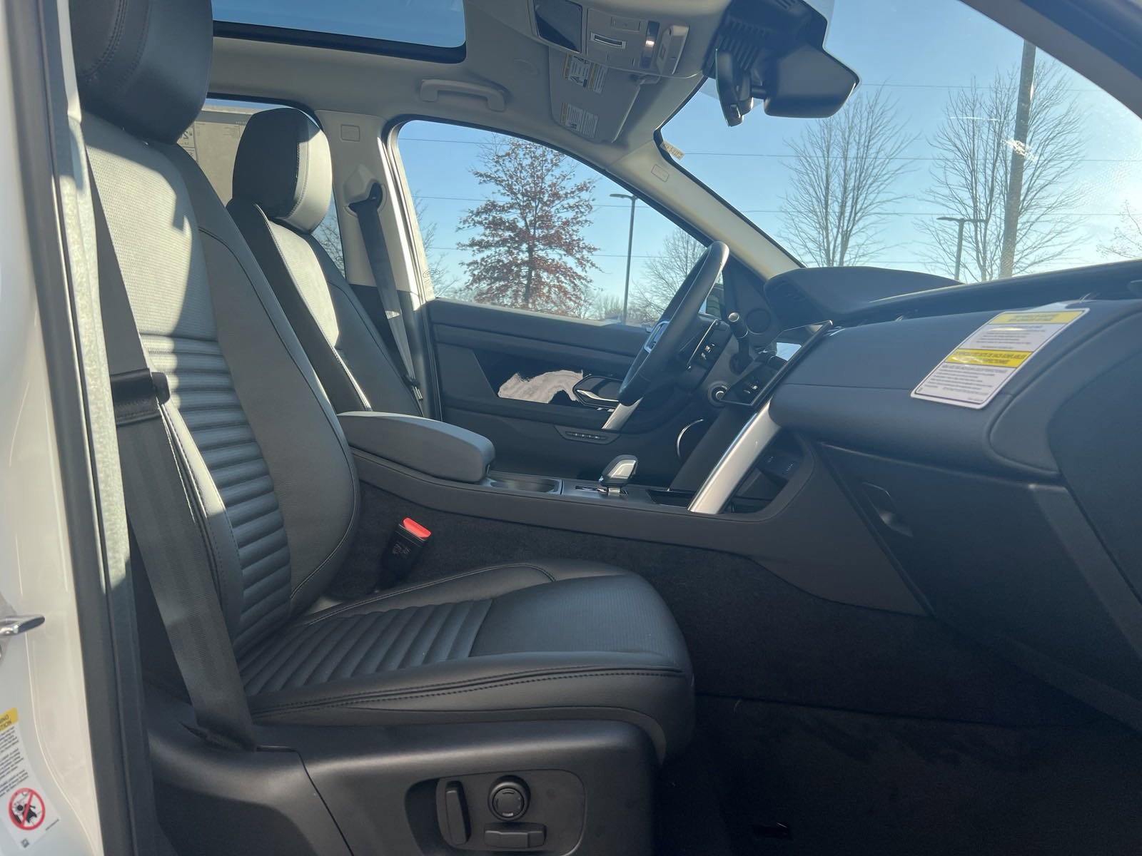 2025 Land Rover Discovery Sport S photo 19