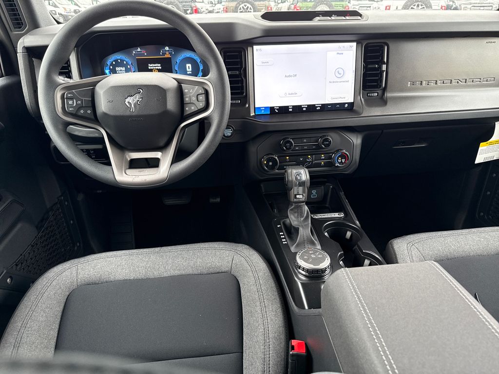 2025 Ford Bronco Base photo 4