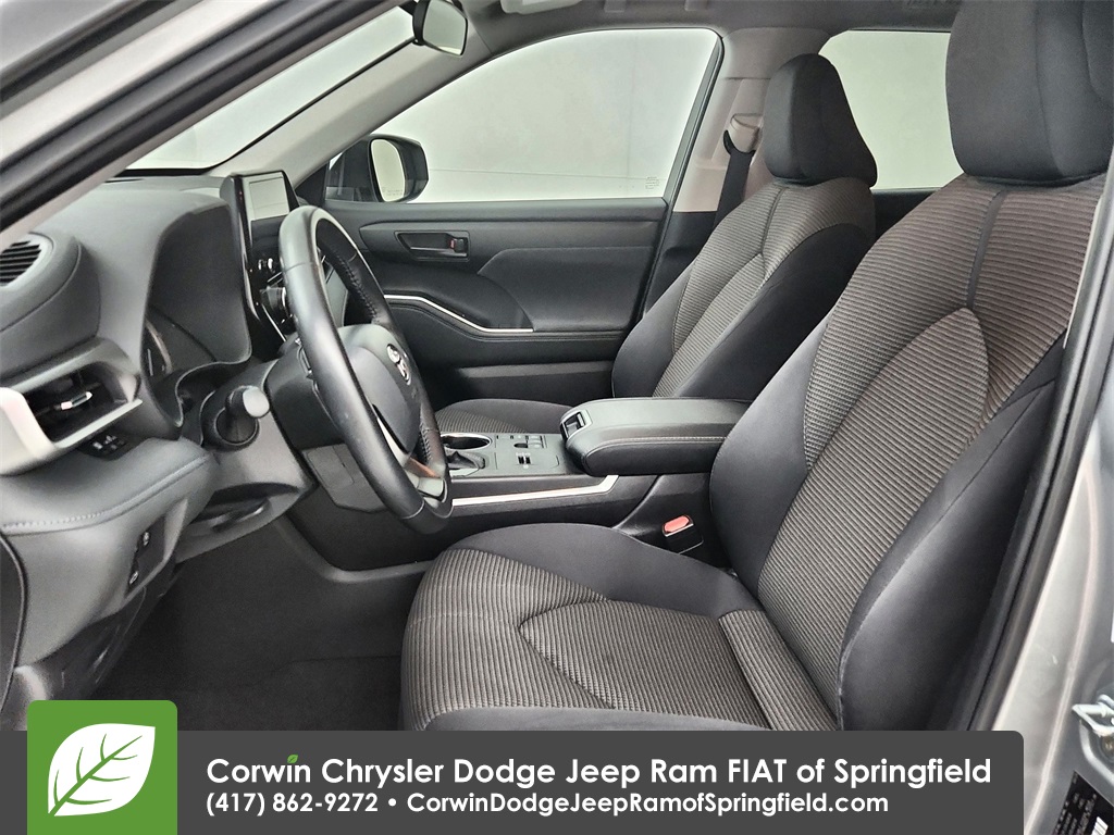 2024 Toyota Highlander LE photo 18