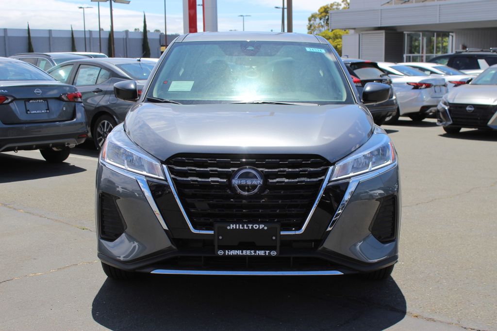 2025 Nissan Kicks Play S photo 2