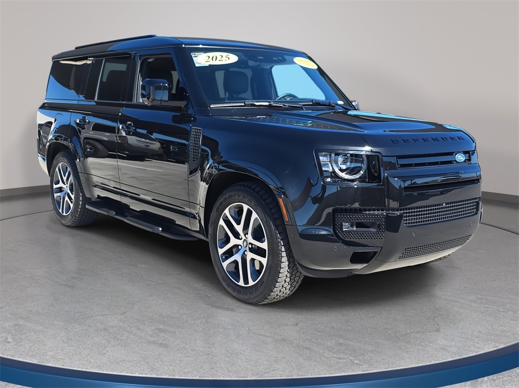 2025 Land Rover Defender 130 X-Dynamic SE photo 3