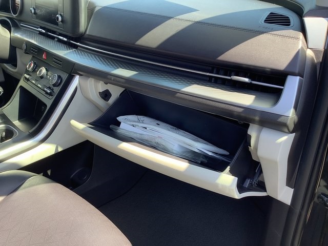 2022 Kia Carnival LX photo 36