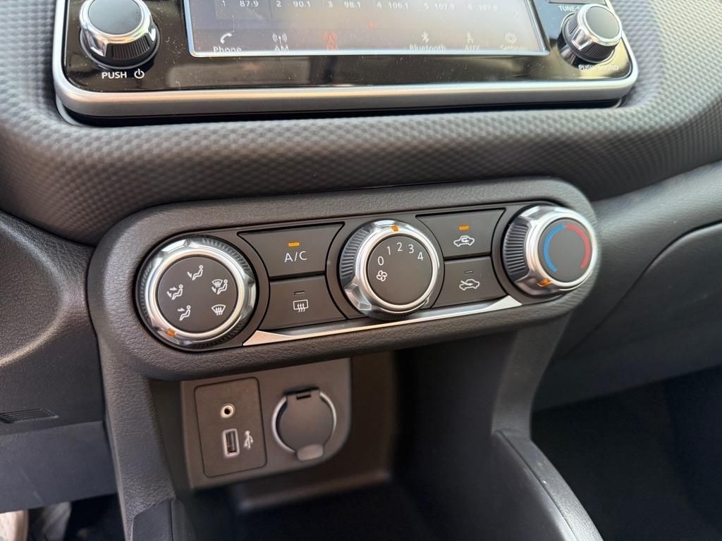 2025 Nissan Kicks Play S photo 6