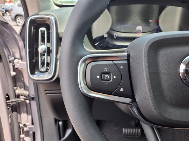 2026 Volvo XC40 Plus photo 10
