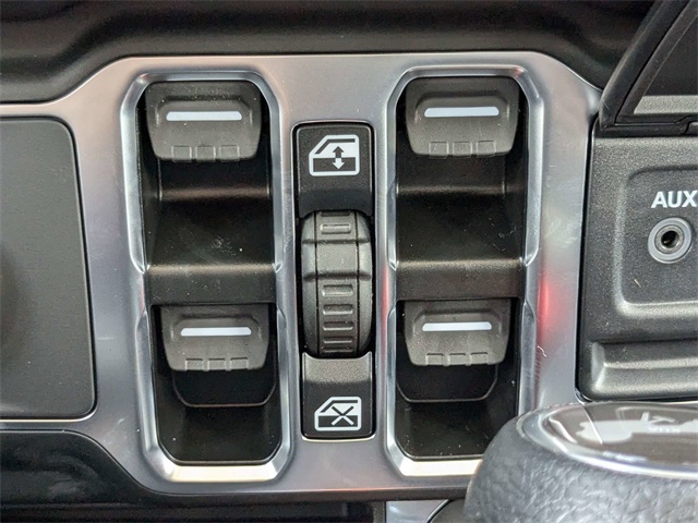 2024 Jeep Wrangler Sahara photo 29